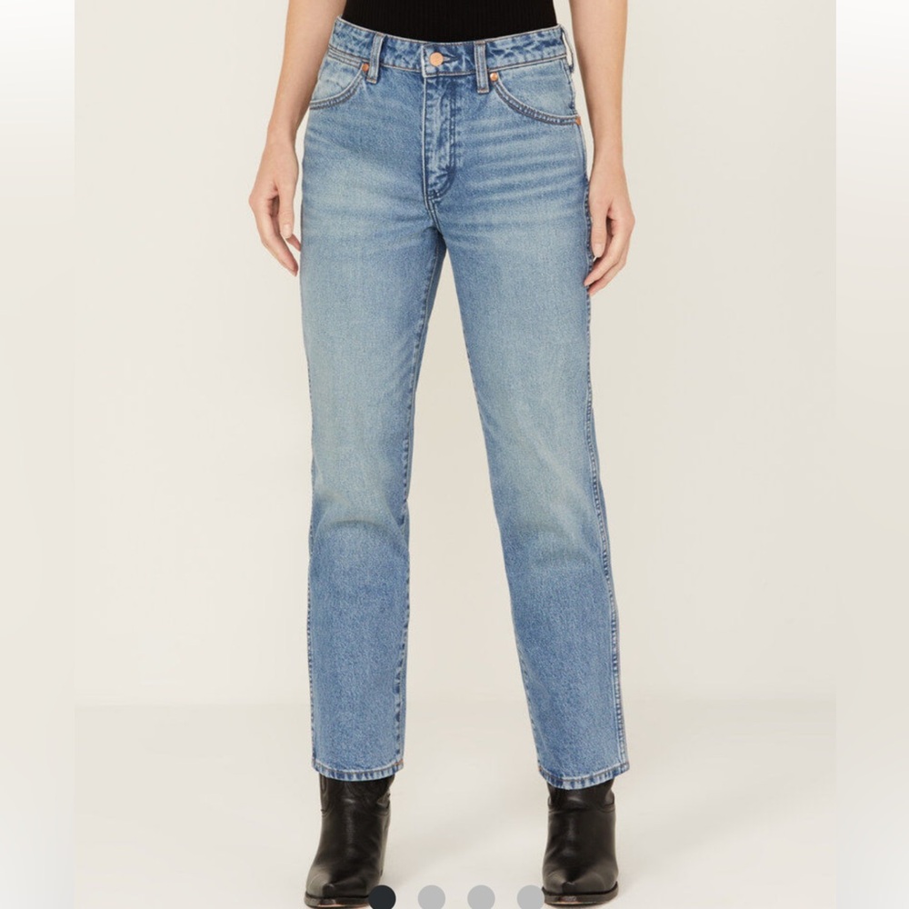 NWT Wrangler Women's Light Blue Straight Leg Jeans